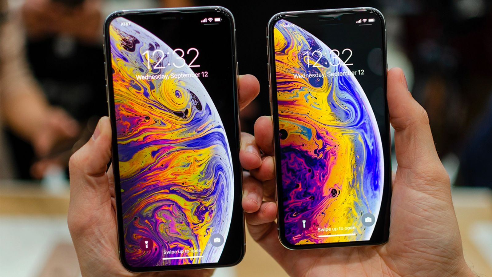 Hình ảnh cho danh mục Đánh giá chi tiết iPhone Xs: An toàn bên ngoài - Mạnh mẽ bên trong